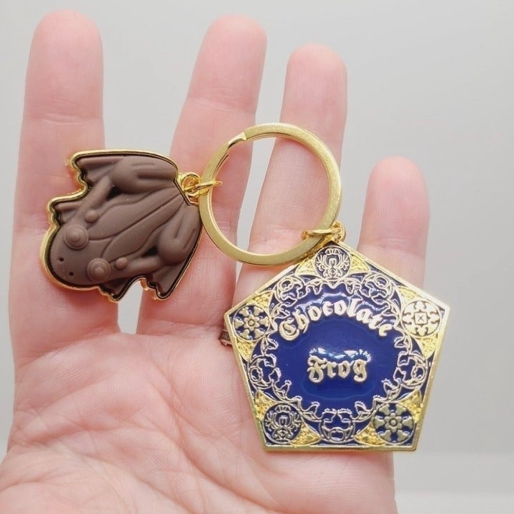 Wizarding World of Harry Potter Chocolate Frog Keychain - Picture 2 of 7